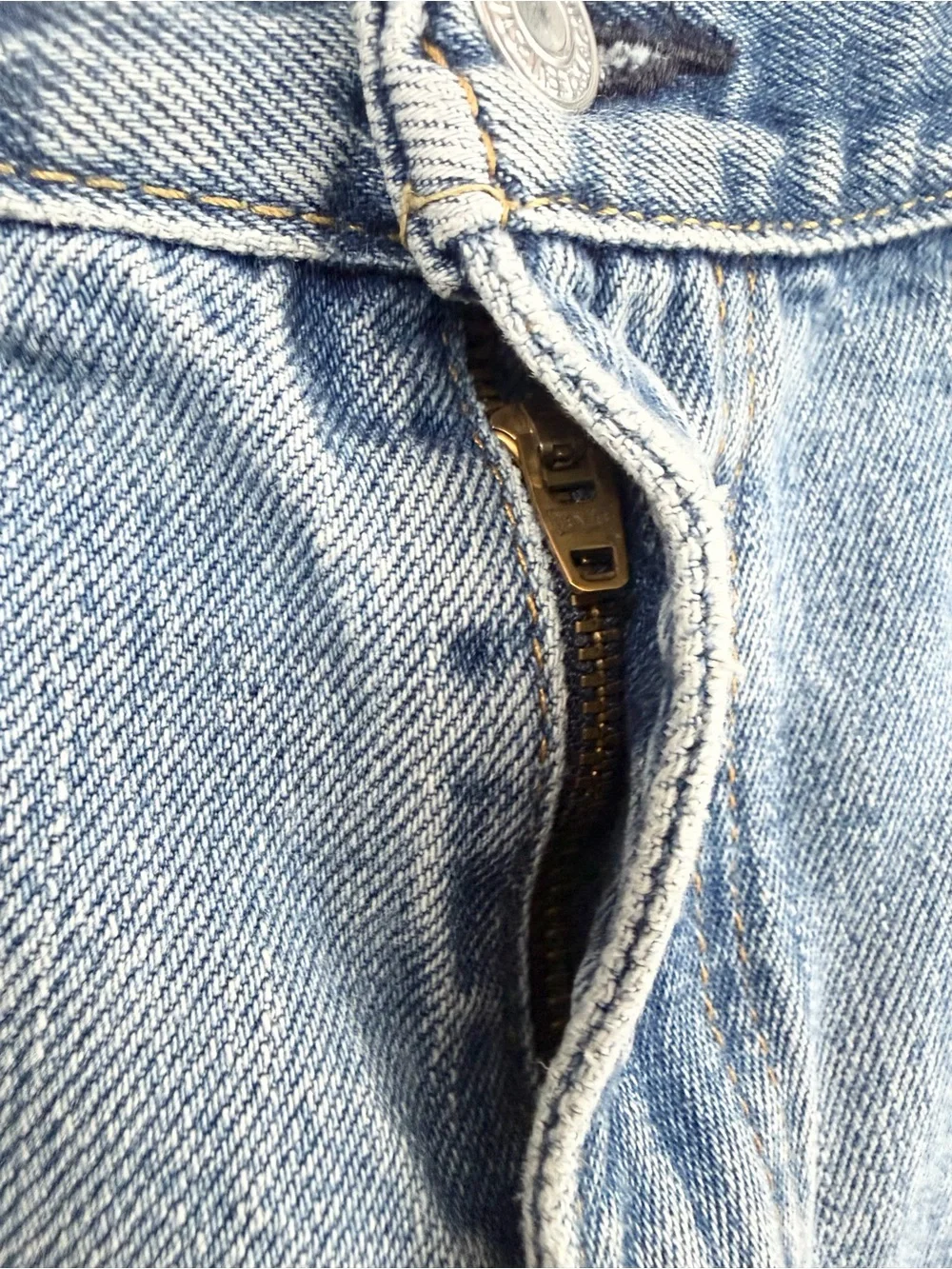 Levi's 550 Relaxed Fit Light Wash Men's Jeans 36 x 32